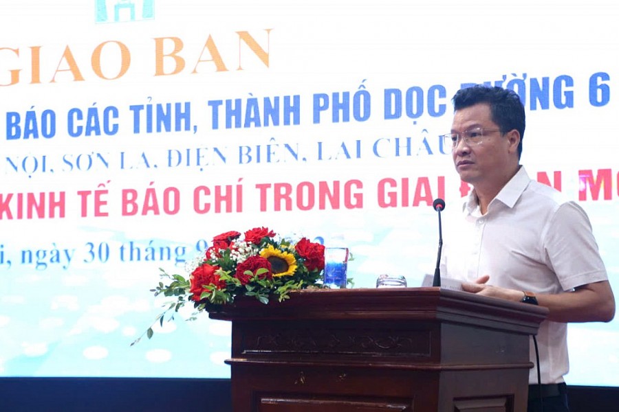 Các nhà báo tham luận tại chương trình