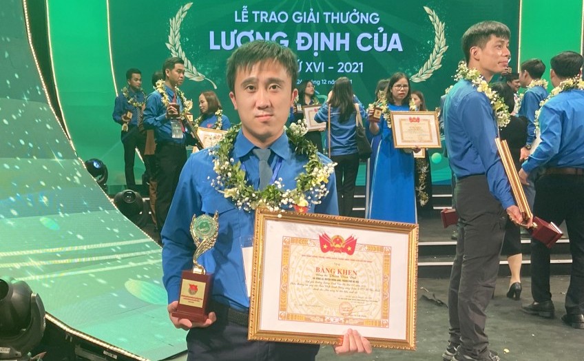 Anh Phan Văn Đạt nhận giải thưởng Lương Định Của năm 2021