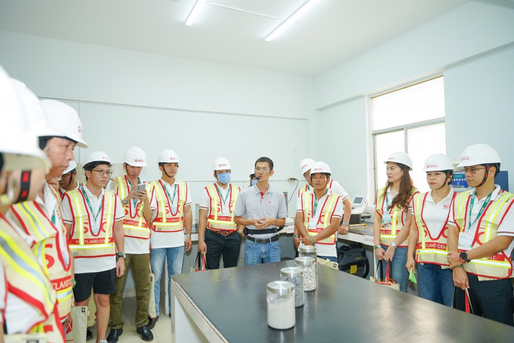 Trải nghiệm thực tế tại phòng kiểm định chất lượng