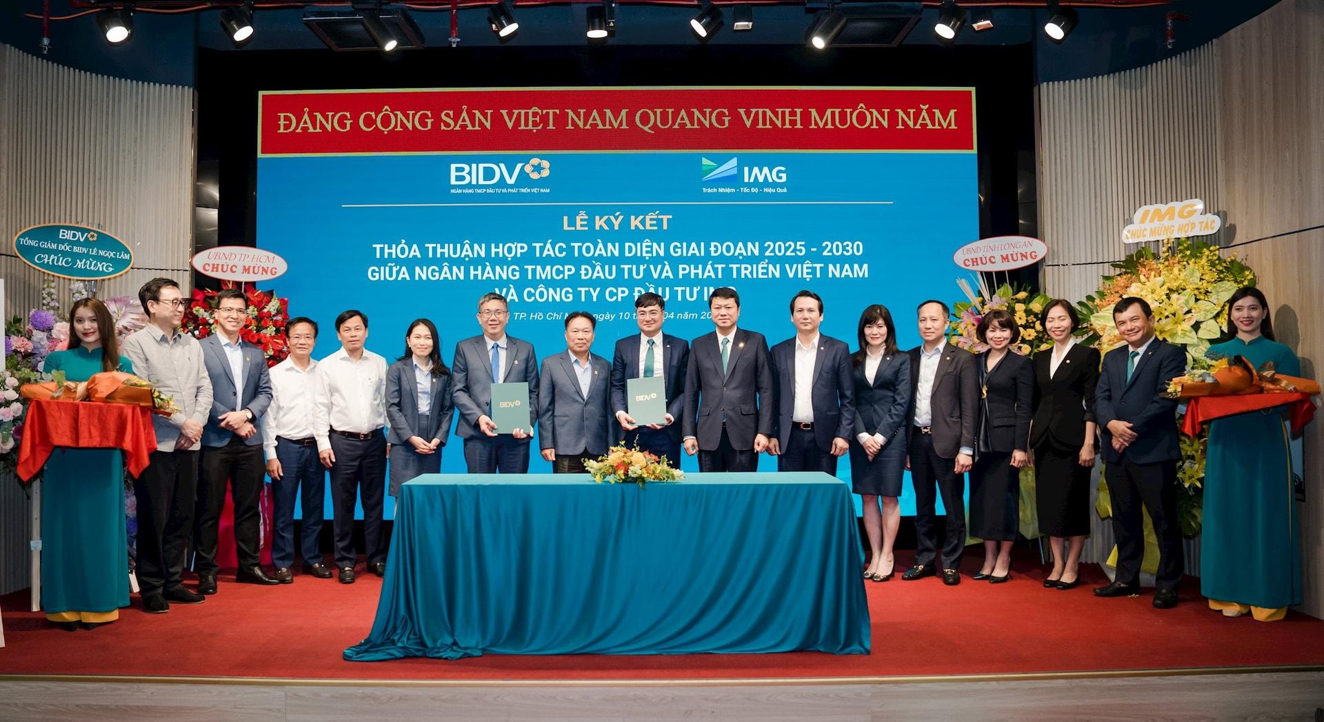 dai-dien-bidv-va-img-ky-ket-thoa-thuan-hop-tac-toan-dien.jpg
