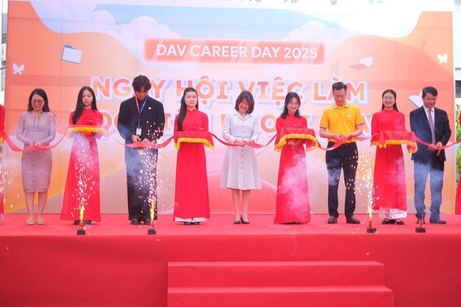 Sinh viên Học viện Ngoại giao nắm bắt cơ hội tại Ngày hội việc làm