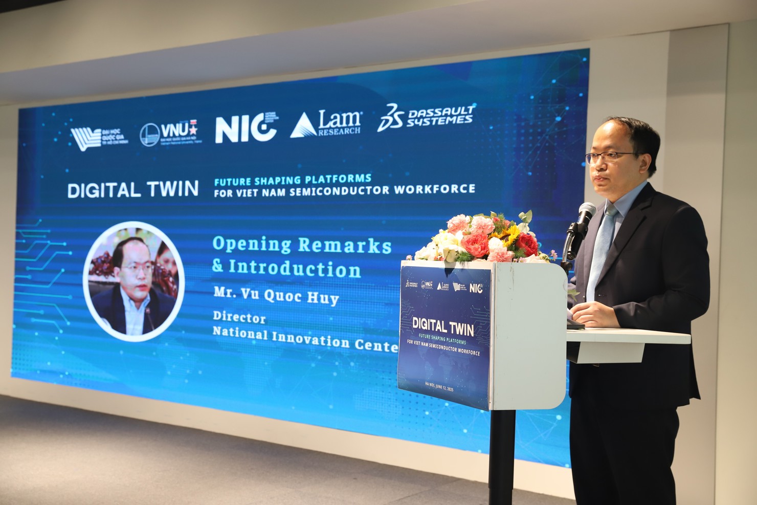 Ông Vũ Quốc Huy - Giám đốc Trung tâm đổi mới sáng tạo Quốc gia phát biểu tại Hội thảo. Ảnh: Quang Hùng