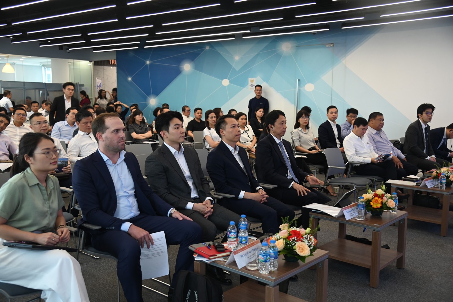 Đại diện các nhà đầu tư, các trường đại học trong và ngoài nước tham dự Hội thảo. Ảnh: Quang Hùng