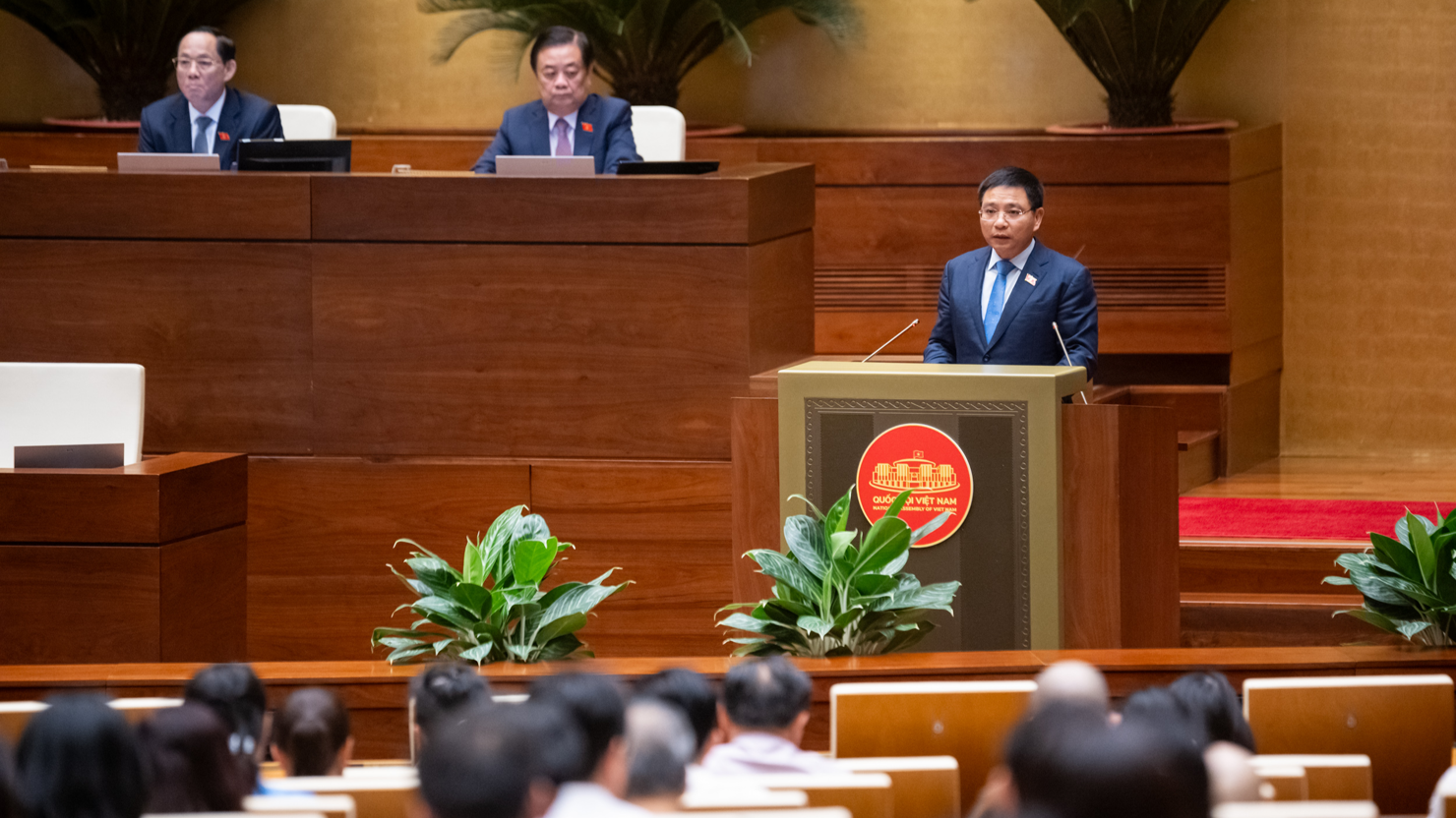 Bộ trưởng Bộ Tài chính Nguyễn Văn Thắng báo cáo tiếp thu, giải trình, chỉnh lý dự thảo Nghị quyết về giảm thuế giá trị gia tăng.