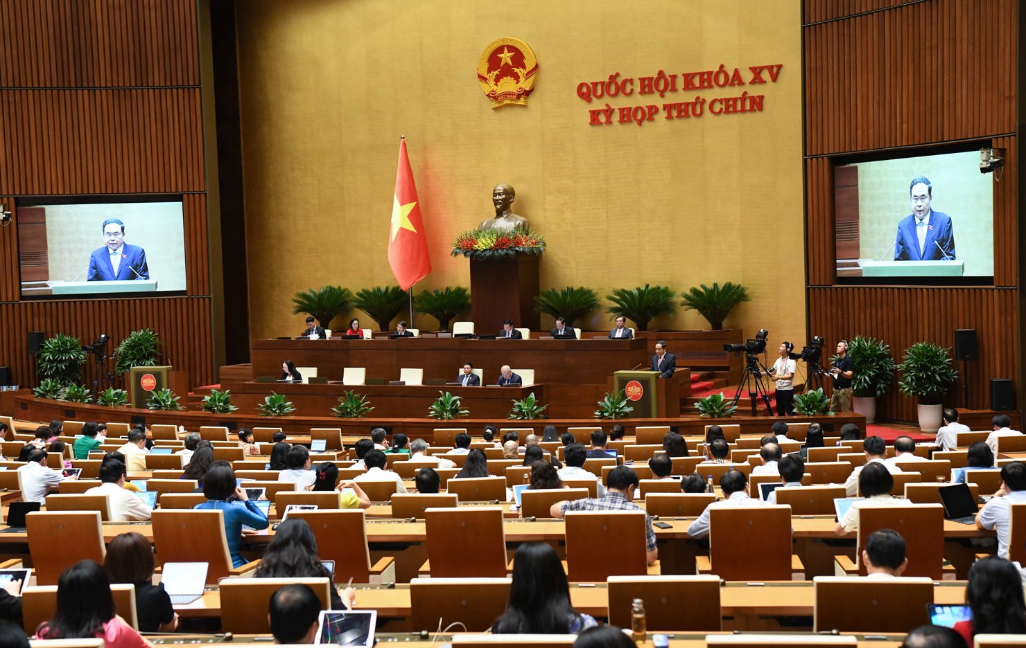 Quang cảnh phiên họp.