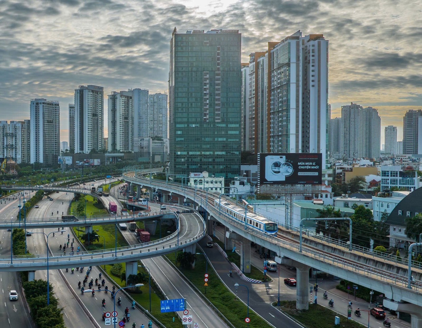 TP. Hồ Chí Minh quyết liệt tháo gỡ khó khăn cho thị trường bất động sản phát triển. Ảnh: Đức Mỹ
