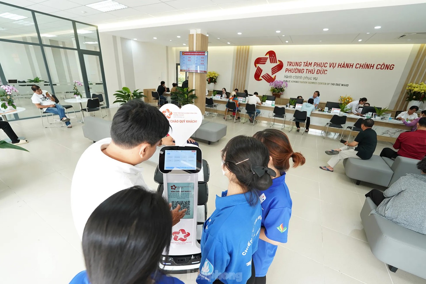 UBND TP. Hồ Chí Minh tăng cường ứng dụng khoa học công nghệ phục vụ người dân. Ảnh: TL
