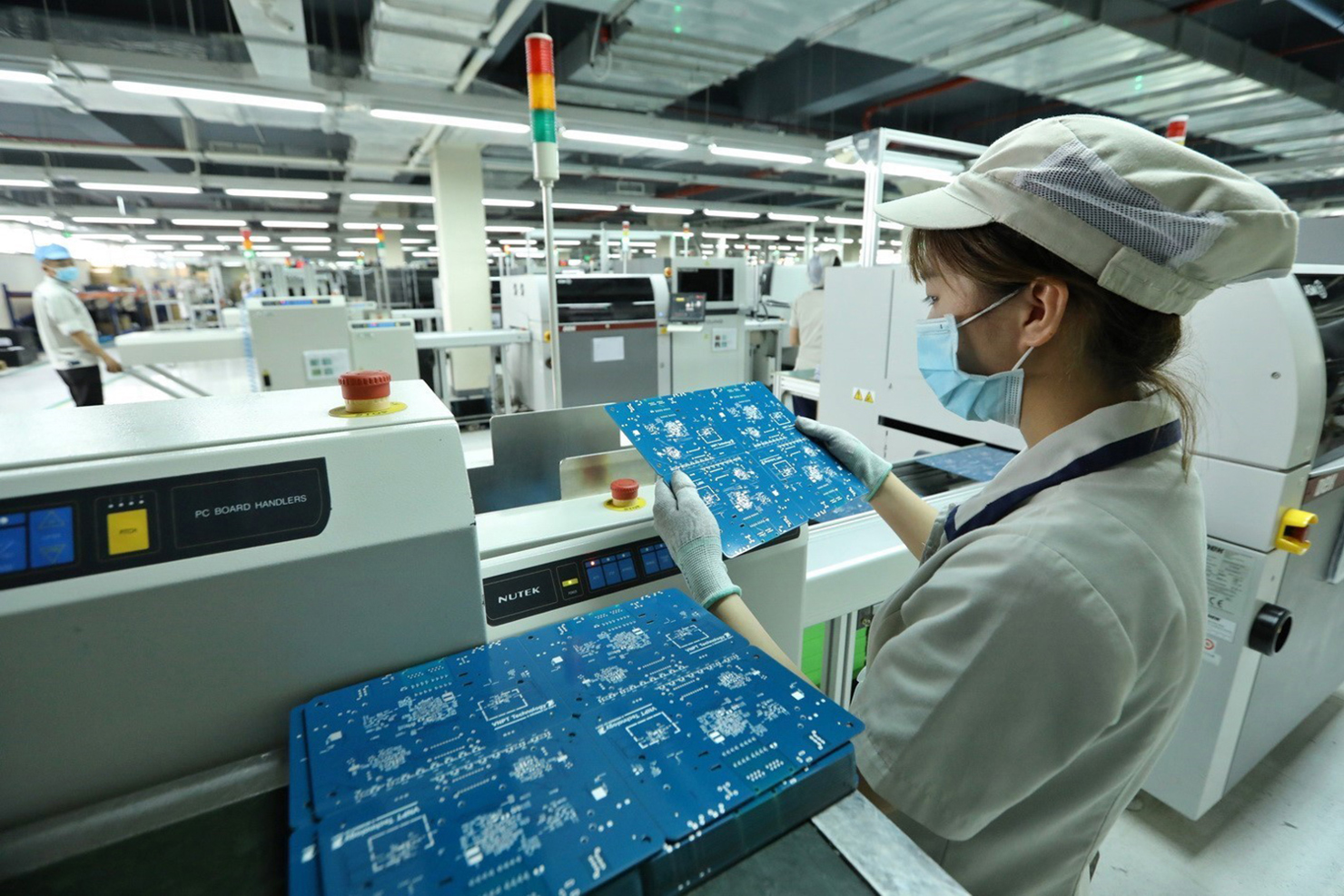 Dây chuyền sản xuất sản phẩm thiết bị đầu cuối của VNPT Technology (đơn vị chủ lực của Tập đoàn Bưu chính Viễn thông Việt Nam trong lĩnh vực sản xuất viễn thông công nghệ thông tin, truyền thông và công nghiệp nội dung số). Ảnh: TTXVN