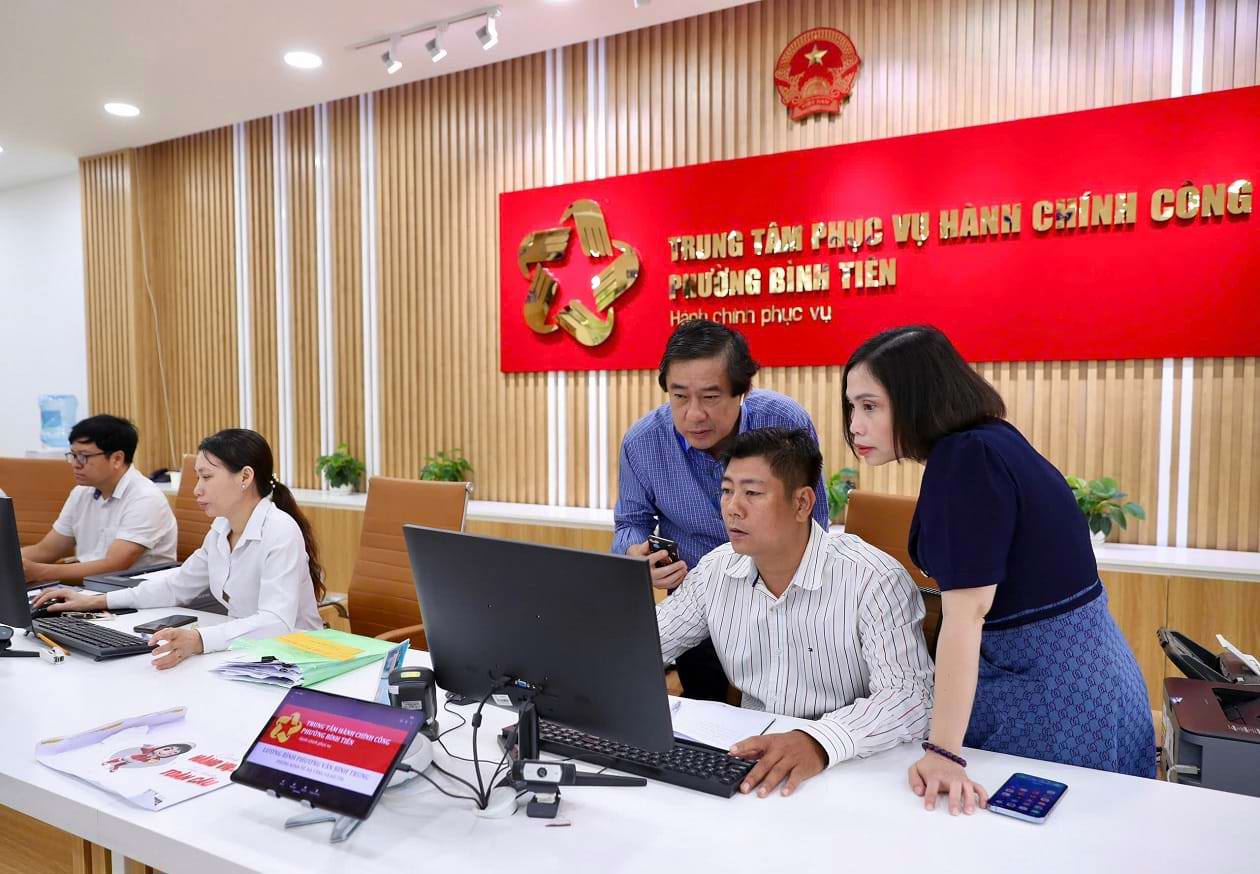 TP. Hồ Chí Minh sẽ đánh giá kết quả triển khai phát triển khoa học công nghệ hàng năm đối với công chức, người lao động. Ảnh: TL