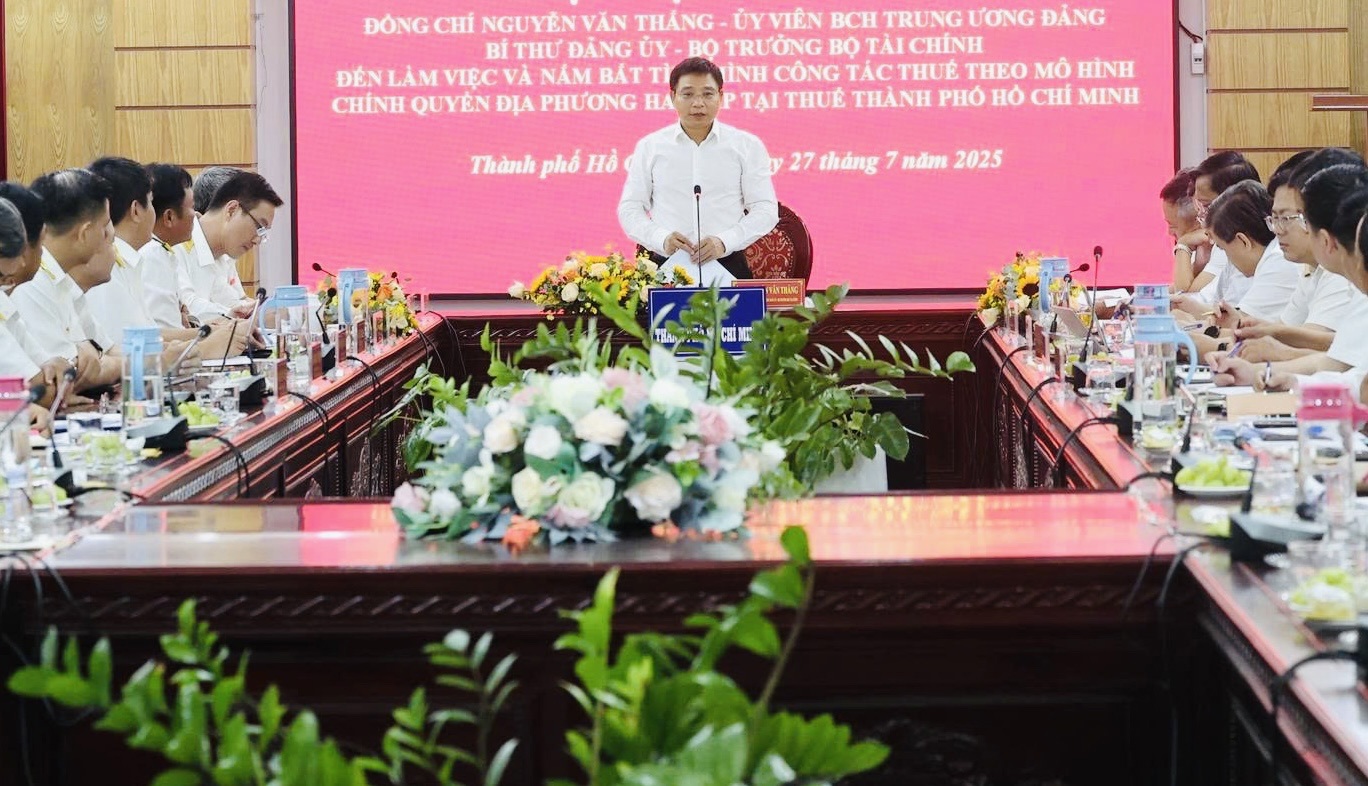 Bộ trưởng Bộ Tài chính Nguyễn Văn Thắng phát biểu tại buổi làm việc.