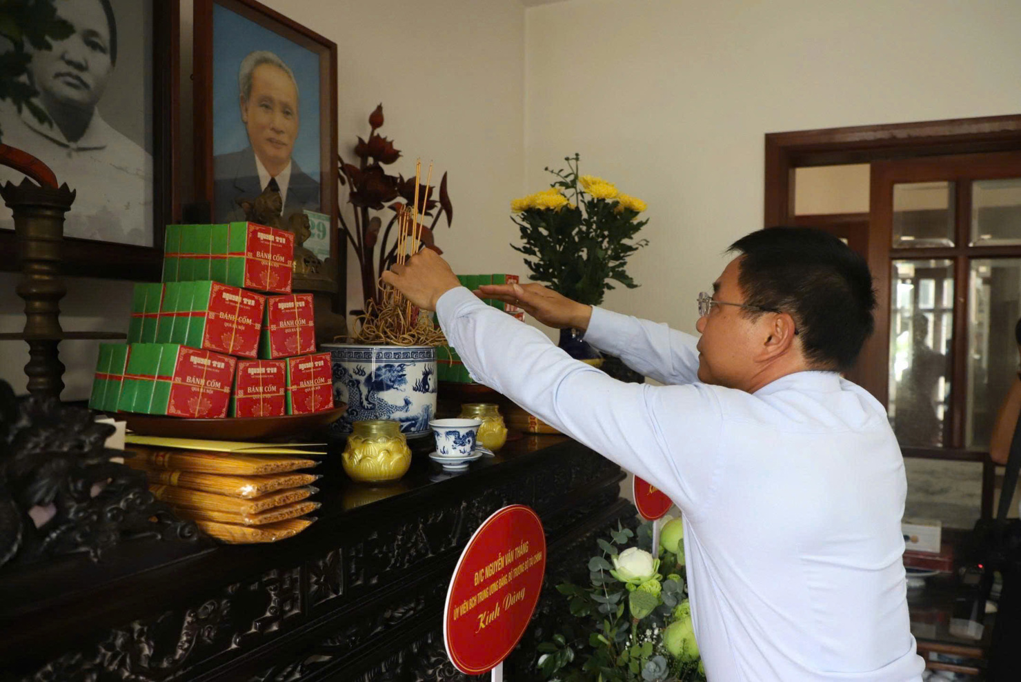 Bộ trưởng Nguyễn Văn Thắng bày tỏ lòng thành kính, biết ơn vô hạn trước công lao to lớn và tri ân những đóng góp của cố Thủ tướng Phạm Văn Đồng đối với ngành Tài chính. 