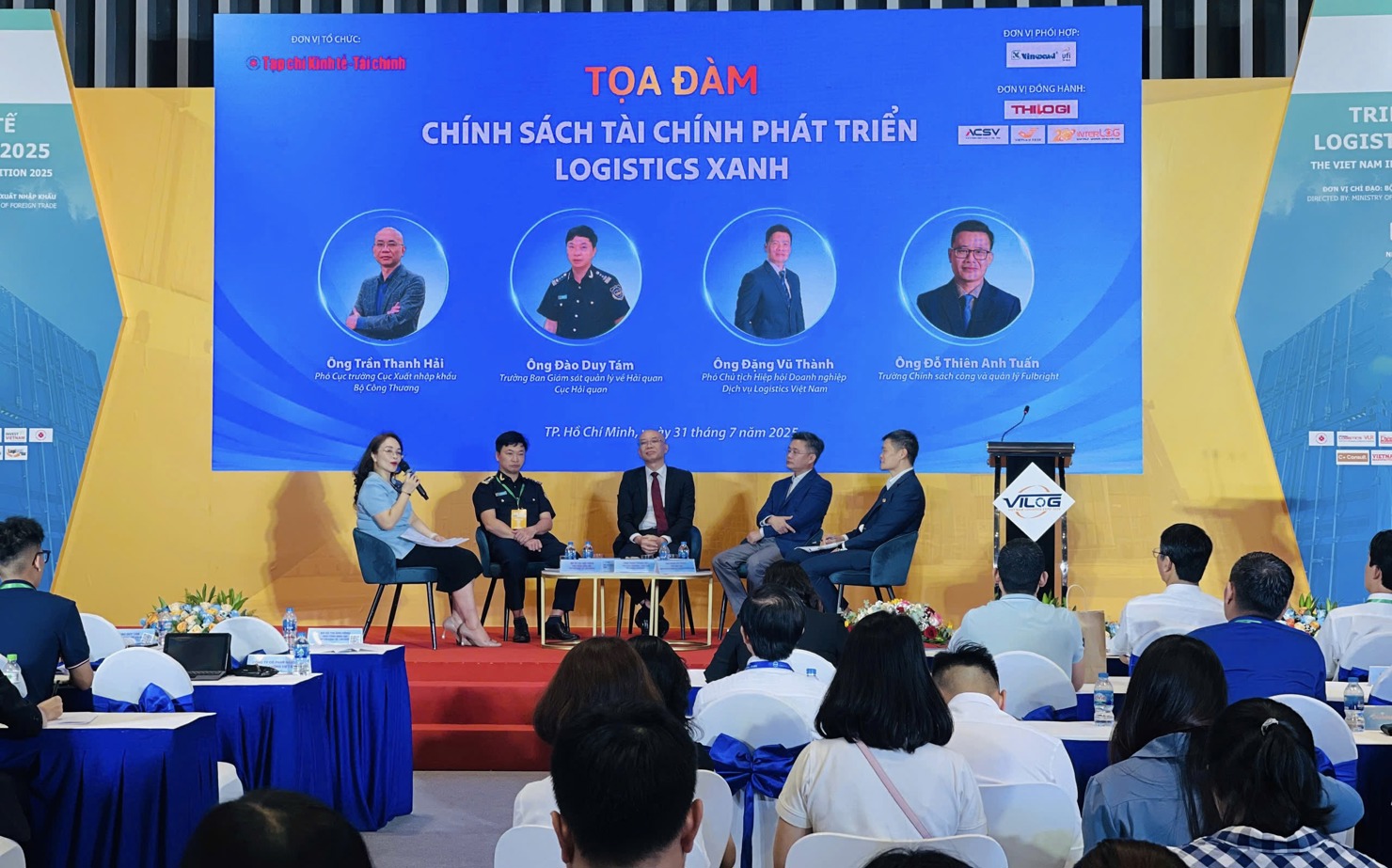 Các diễn giả đã giải đáp mọi băn khoăn của doanh nghiệp về logistics xanh tại buổi tọa đàm. Ảnh: Nguyễn Vân