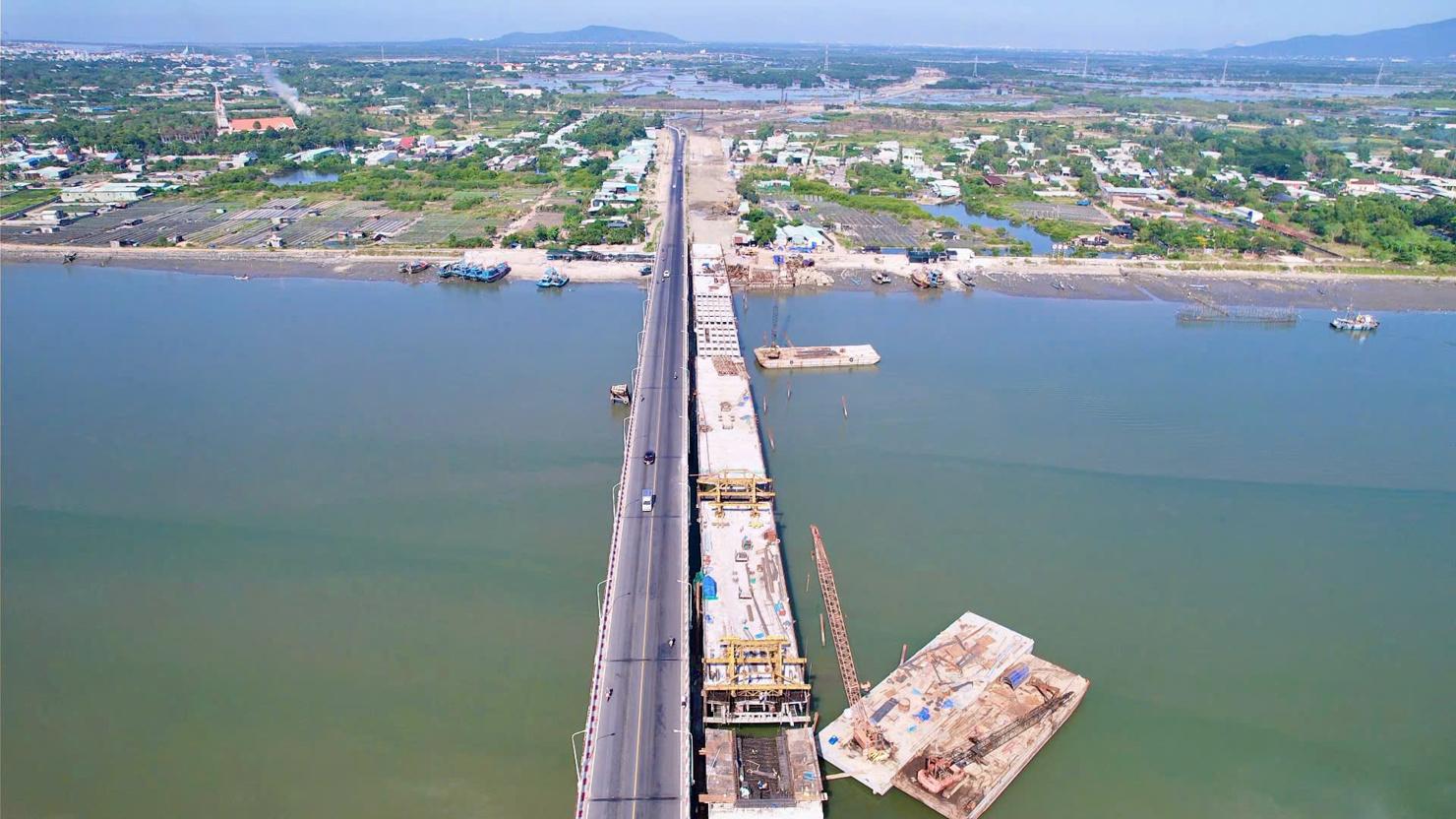 Thi công tuyến đường ven biển  Vũng Tàu - Bình Thuận.