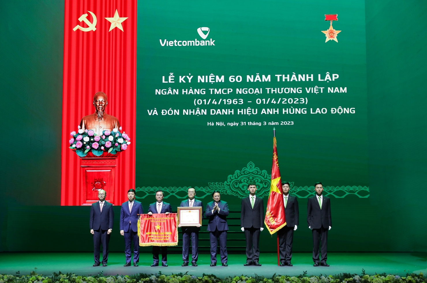 Vietcombank vinh dự được trao tặng nhiều phần thưởng cao quý của Đảng và Nhà nước, đặc biệt là danh hiệu Anh hùng lao động (năm 2023)