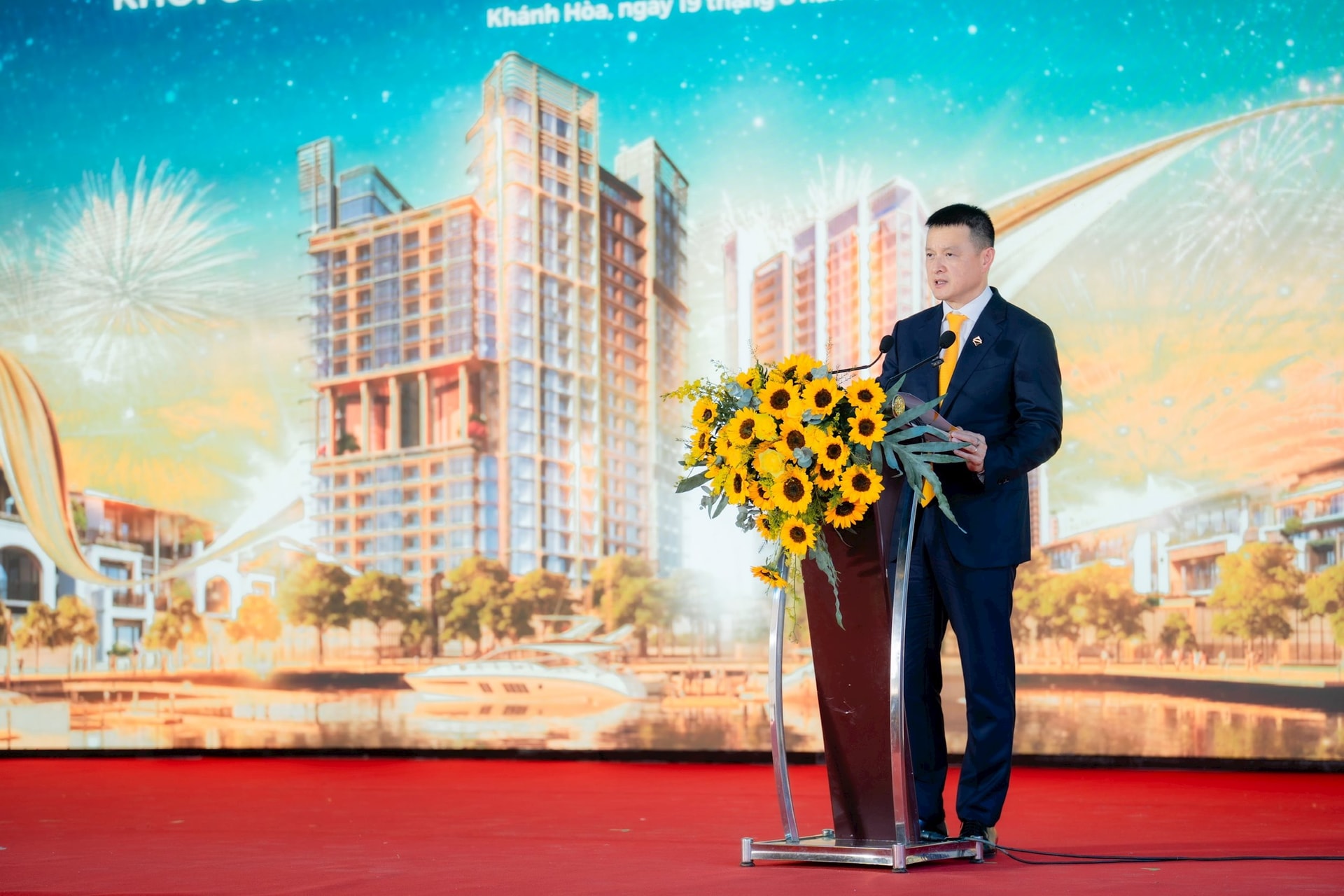 chu-tich-hdqt-sun-group-phat-bieu.jpg