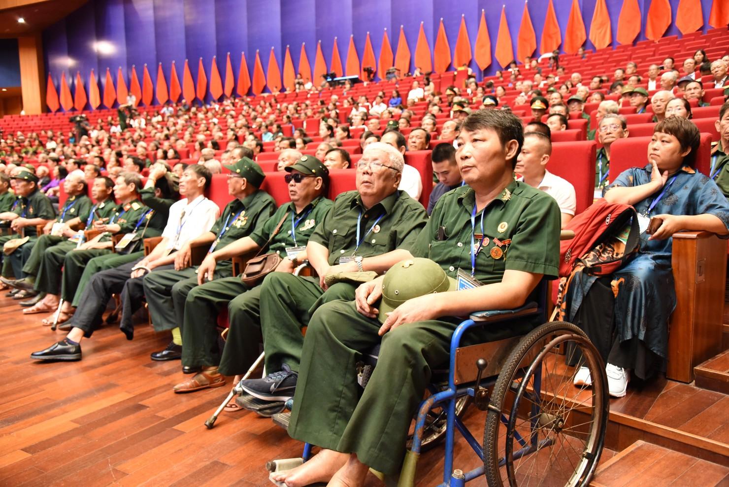Đảm bảo chế độ cho người có công.