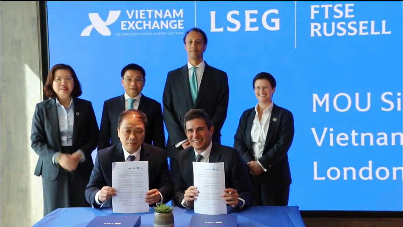 VNX và FTSE ký Biên bản ghi nhớ.