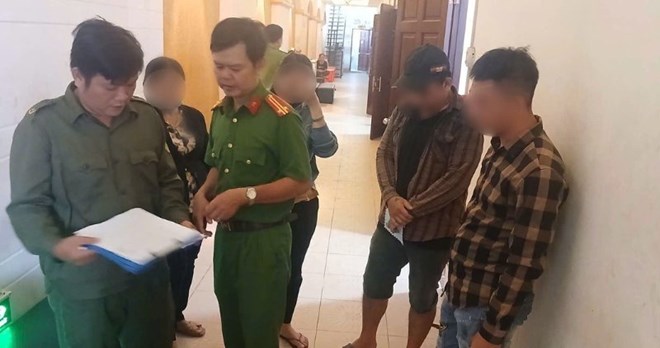 Phát hiện 3 thanh niên dương tính ma túy trong quán karaoke