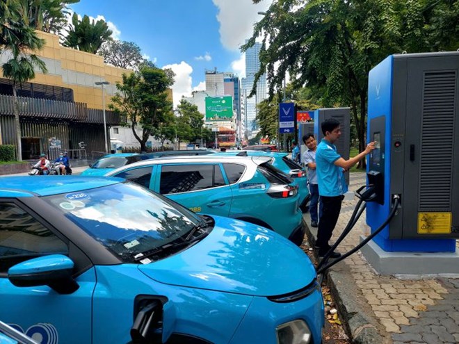 Đề xuất gói hỗ trợ tài chính đa tầng cho doanh nghiệp vận tải chuyển đổi phương tiện