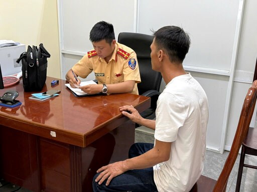 Công an Đắk Lắk xử lý tài xế xe ôtô tông học sinh bị thương nặng rồi rời khỏi hiện trường