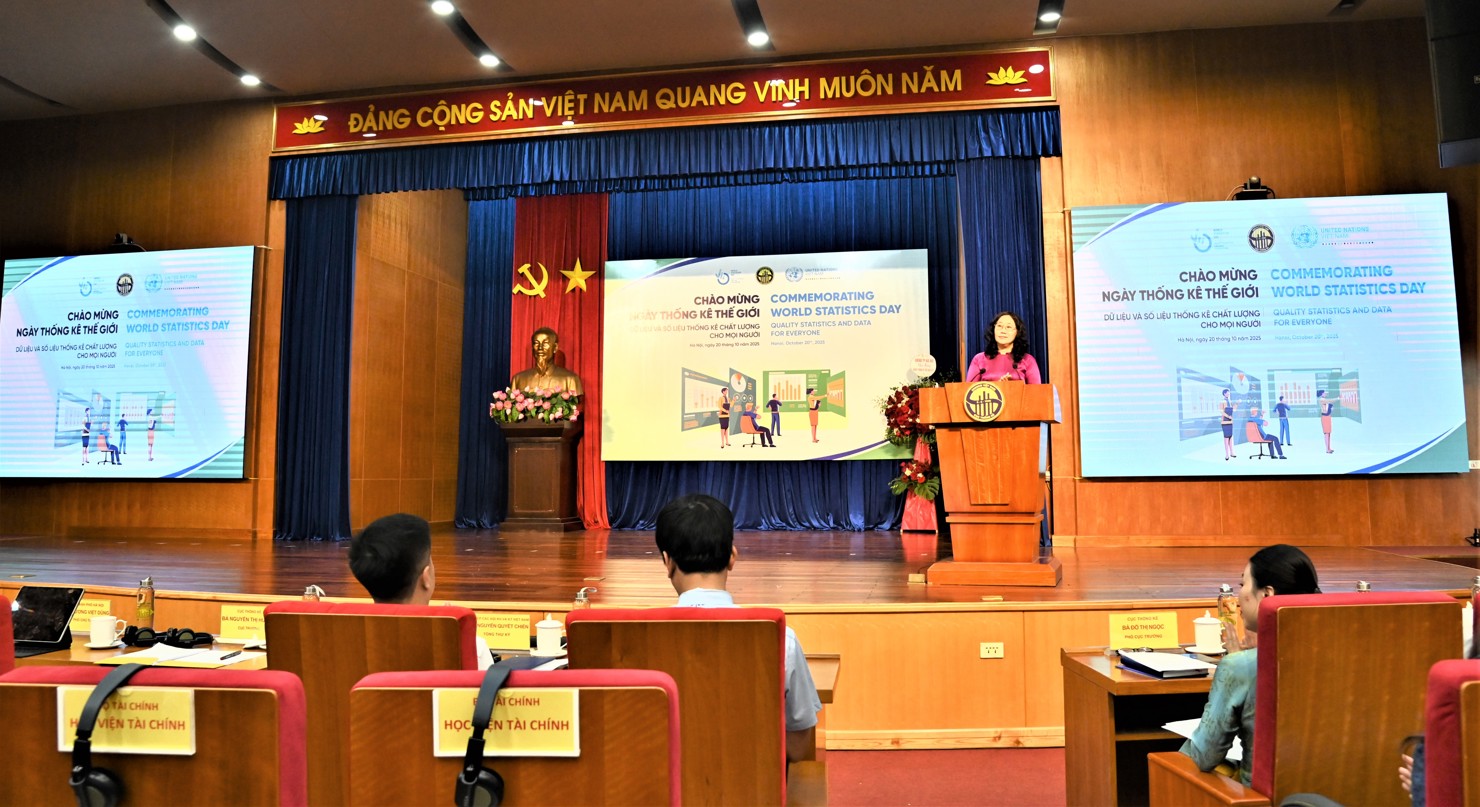 Cục trưởng Cục Thống kê Nguyễn Thị Hương phát biểu tại Lễ mít tinh