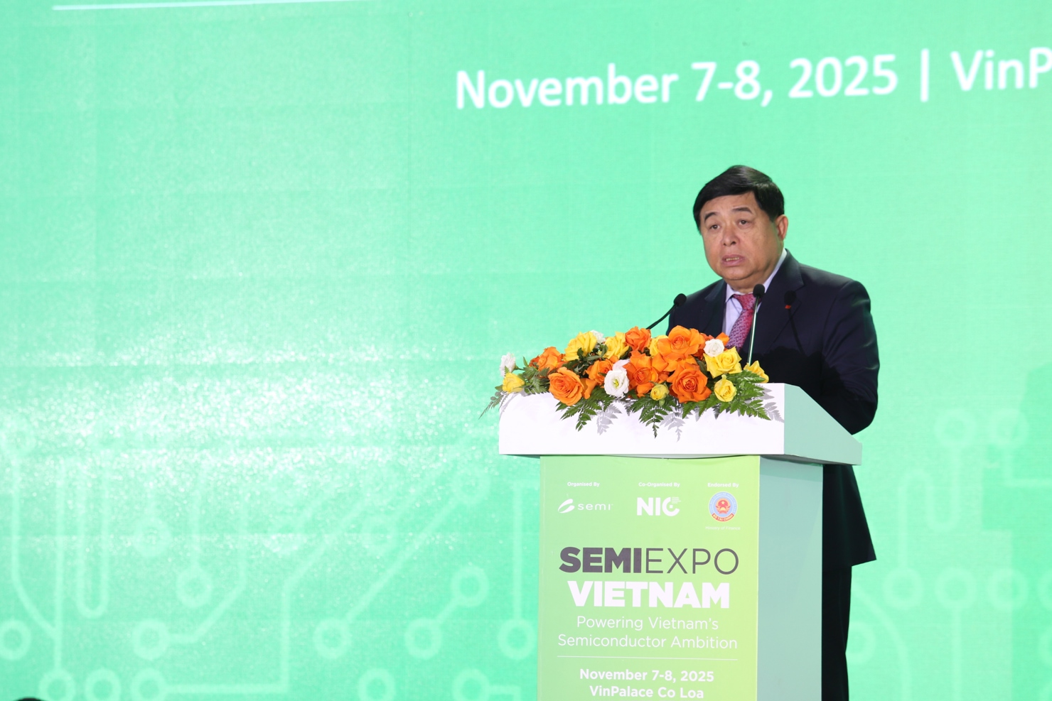 Phó Thủ tướng Nguyễn Chí Dũng phát biểu tại phiên khai mạc Triển lãm SEMIExpo Việt Nam 2025