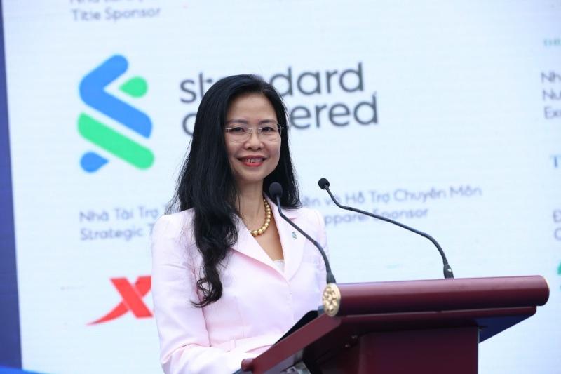 Bà Nguyễn Thúy Hạnh phát biểu tại lễ khai mạc giải marathon quốc tế Di sản Hà Nội. Ảnh: MDH