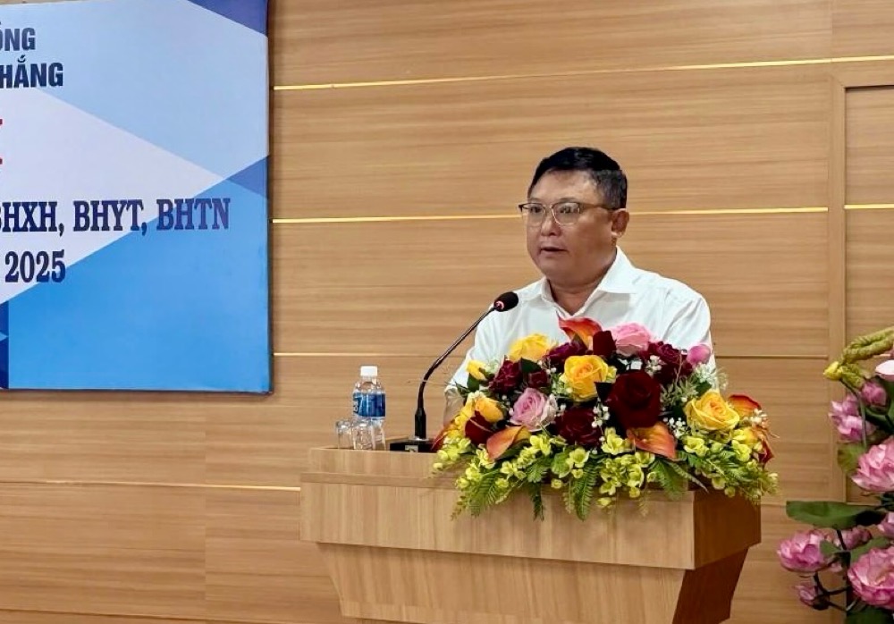 Ông Đặng Hồng Tuấn - Giám đốc BHXH tỉnh Lâm Đồng phát biểu tại chương trình. Ảnh: Hoàng Hà