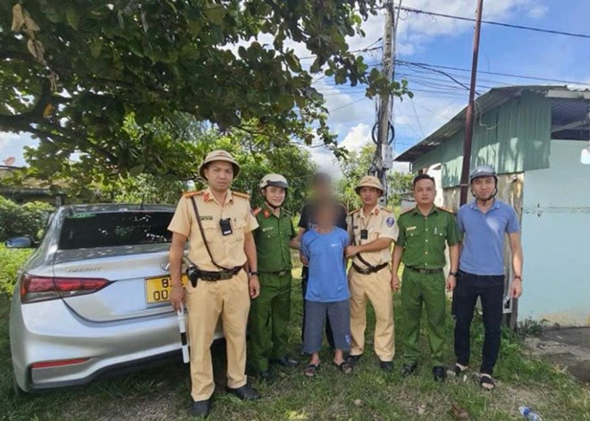 CSGT chặn bắt tên trộm tẩu thoát bằng taxi về hướng Gia Lai