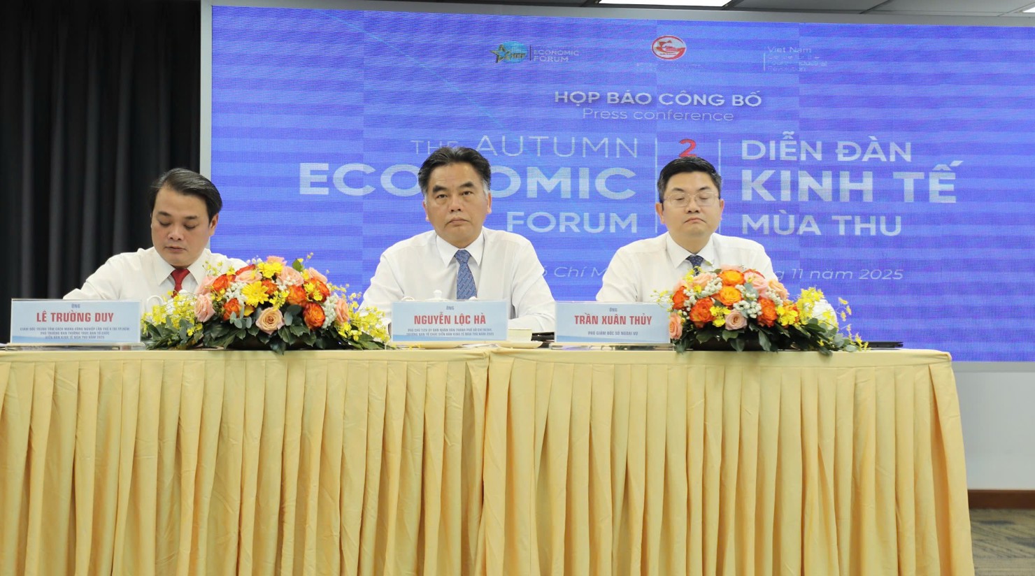 Ban tổ chức chia sẻ thông tin tại buổi họp báo