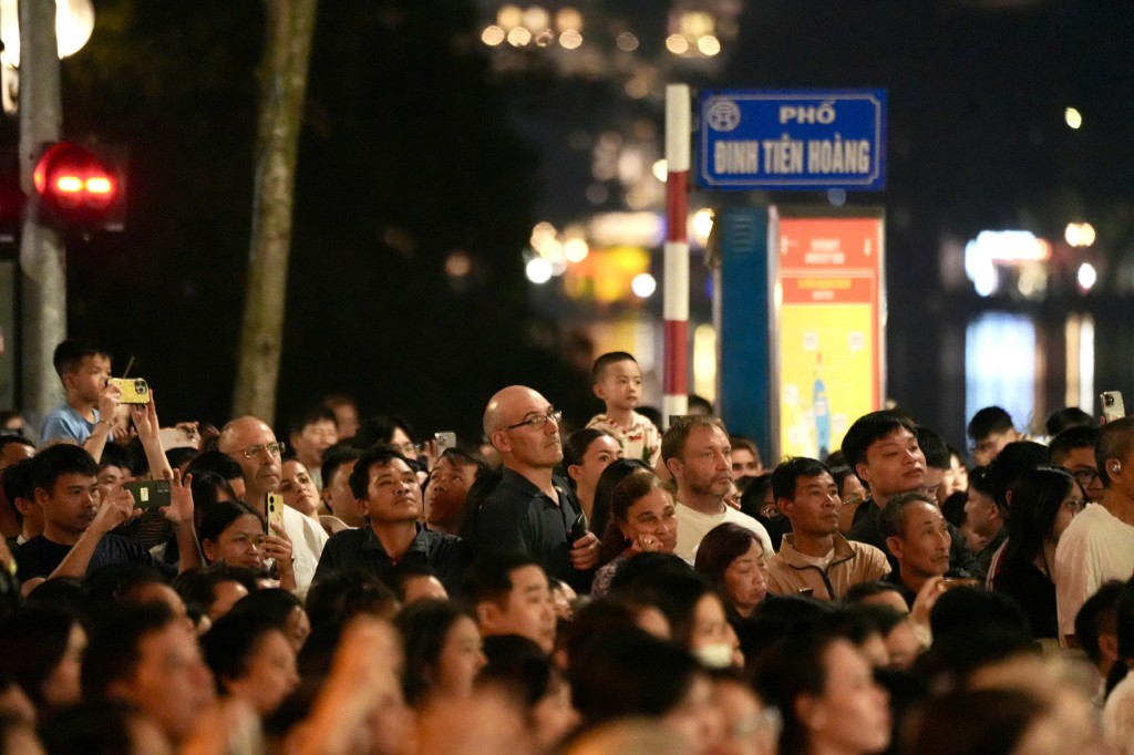 Lễ bế mạc thu hút đông đảo du khách trong và ngoài nước