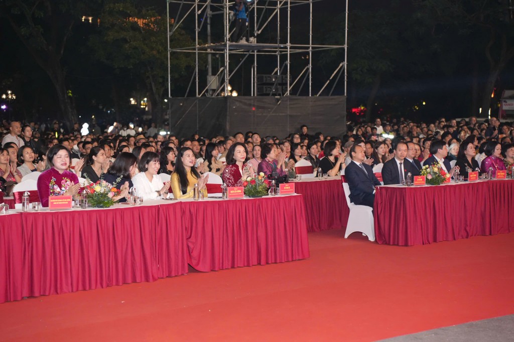 Các vị đại biểu tham dự chương trình