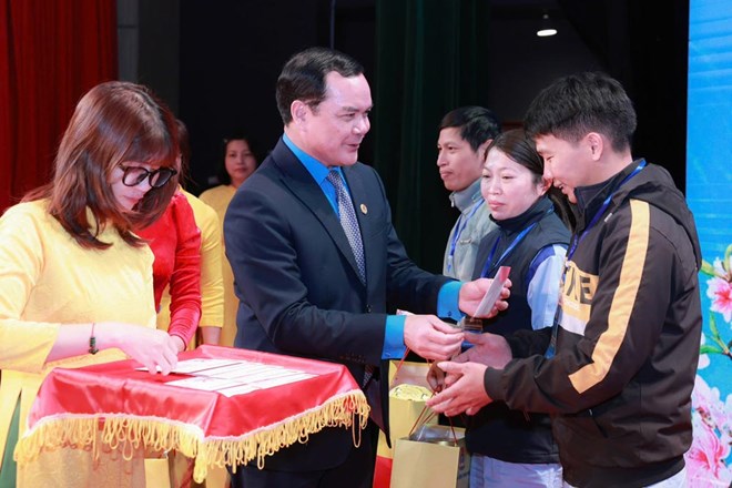 Tết Sum vầy mang niềm vui đoàn tụ cho gia đình người lao động