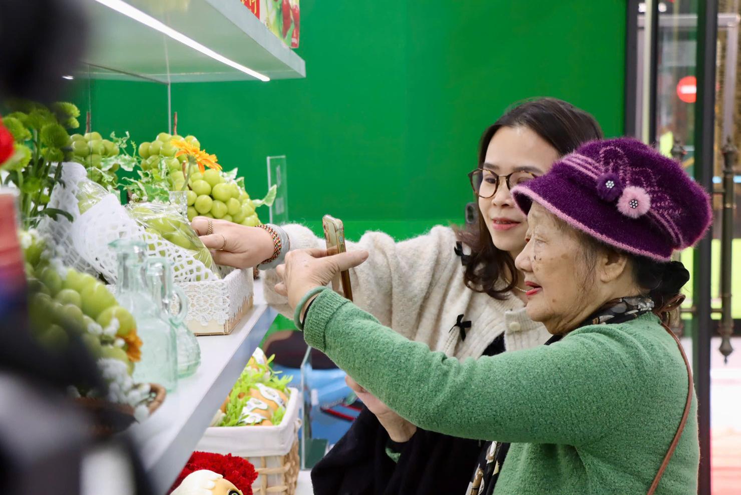 Phòng Trưng bày của Cục Quản lý và Phát triển thị trường trong nước tại địa chỉ 62 Tràng Tiền (Hoàn Kiếm, Hà Nội) mở cửa, đón khách tham quan tìm hiểu thông tin về sản phẩm.