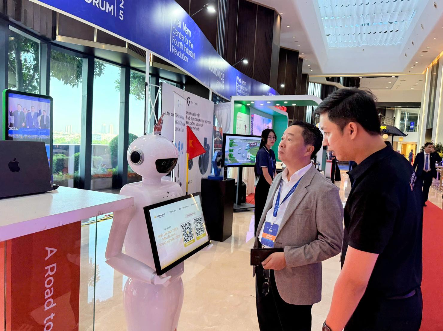 Công nghệ số luôn được giới trẻ và các đại biểu quan tâm