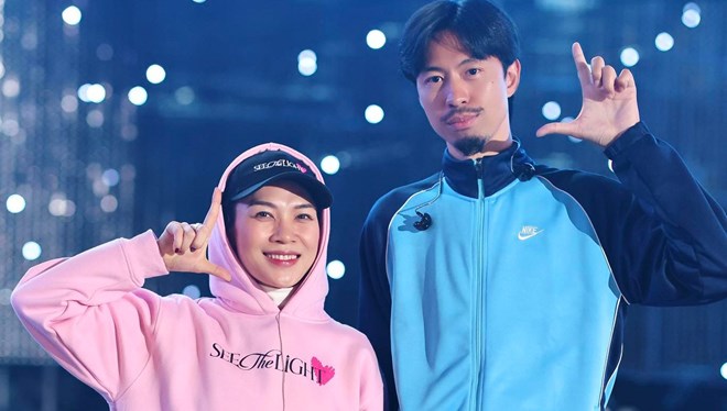 Đen Vâu xuất hiện cùng Mỹ Tâm trên sân Mỹ Đình