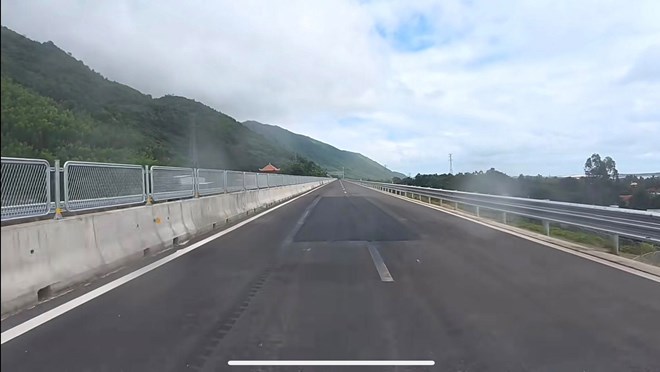 Chủ đầu tư phản hồi việc cao tốc Vân Phong-Nha Trang phải vá đường