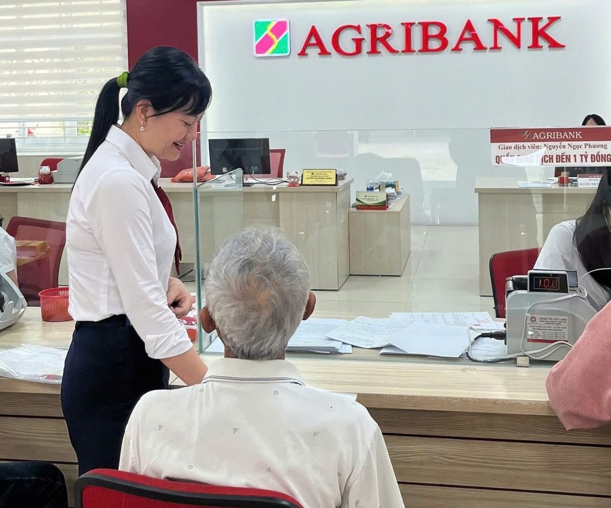 agribank-cham-soc-khach-hang-cao-tuoi..jpg