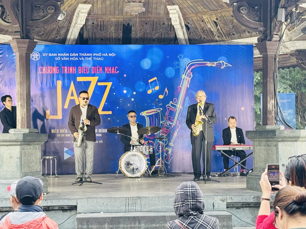 Không gian âm nhạc quen thuộc đã trở thành một phần của người Hà Nội mỗi cuối tuần