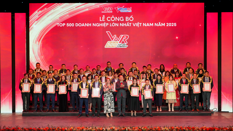 Lộ diện Top 50 Doanh nghiệp xuất sắc Việt Nam năm 2025 Lộ diện Top 50 Doanh nghiệp xuất sắc Việt Nam năm 2025