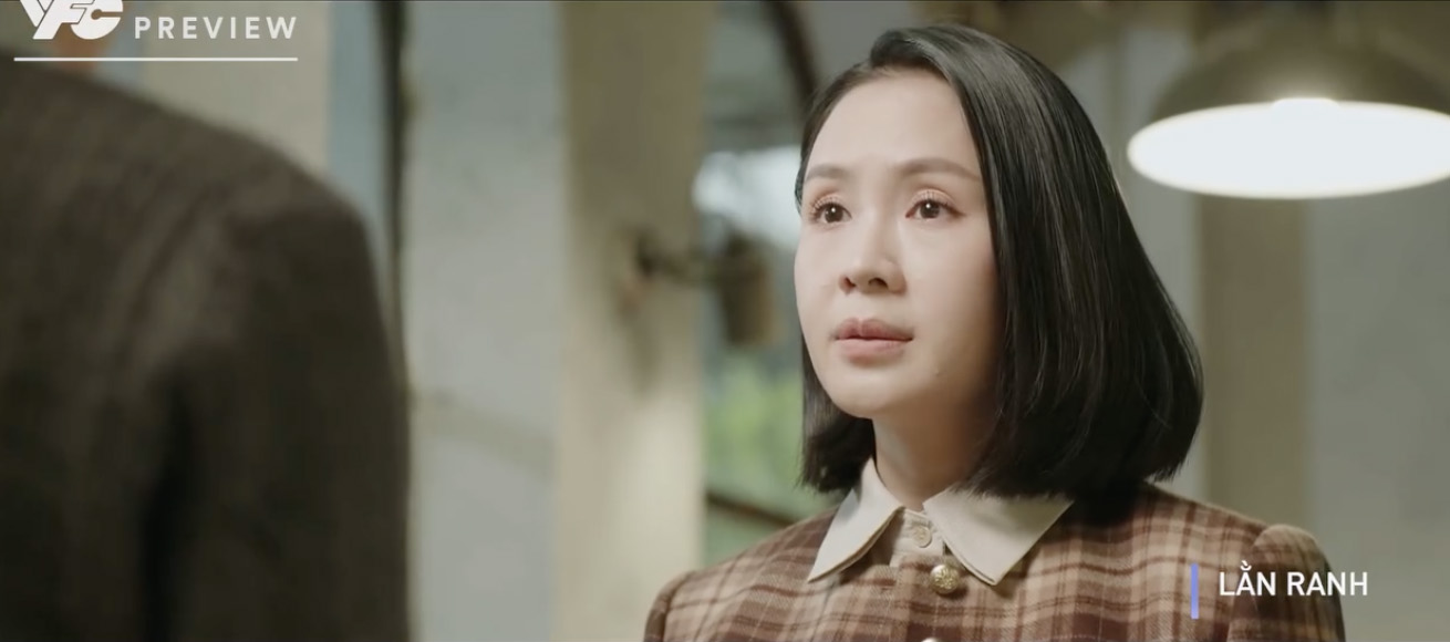 Huyền quỳ gối trước Thu xin giảm án cho Khắc. Ảnh: VFC.