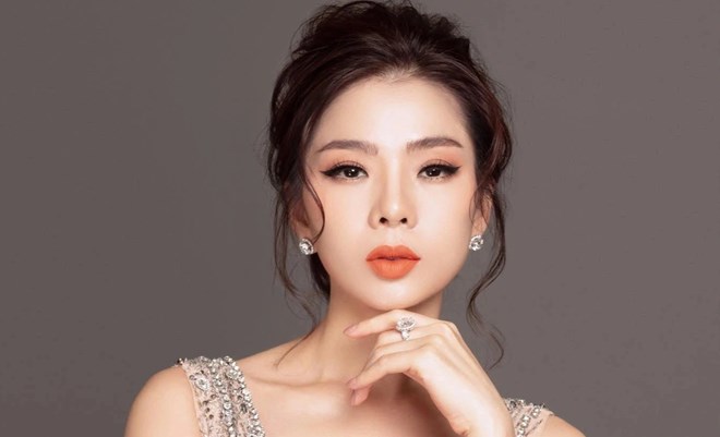 Lệ Quyên văng tục vẫn đắt show