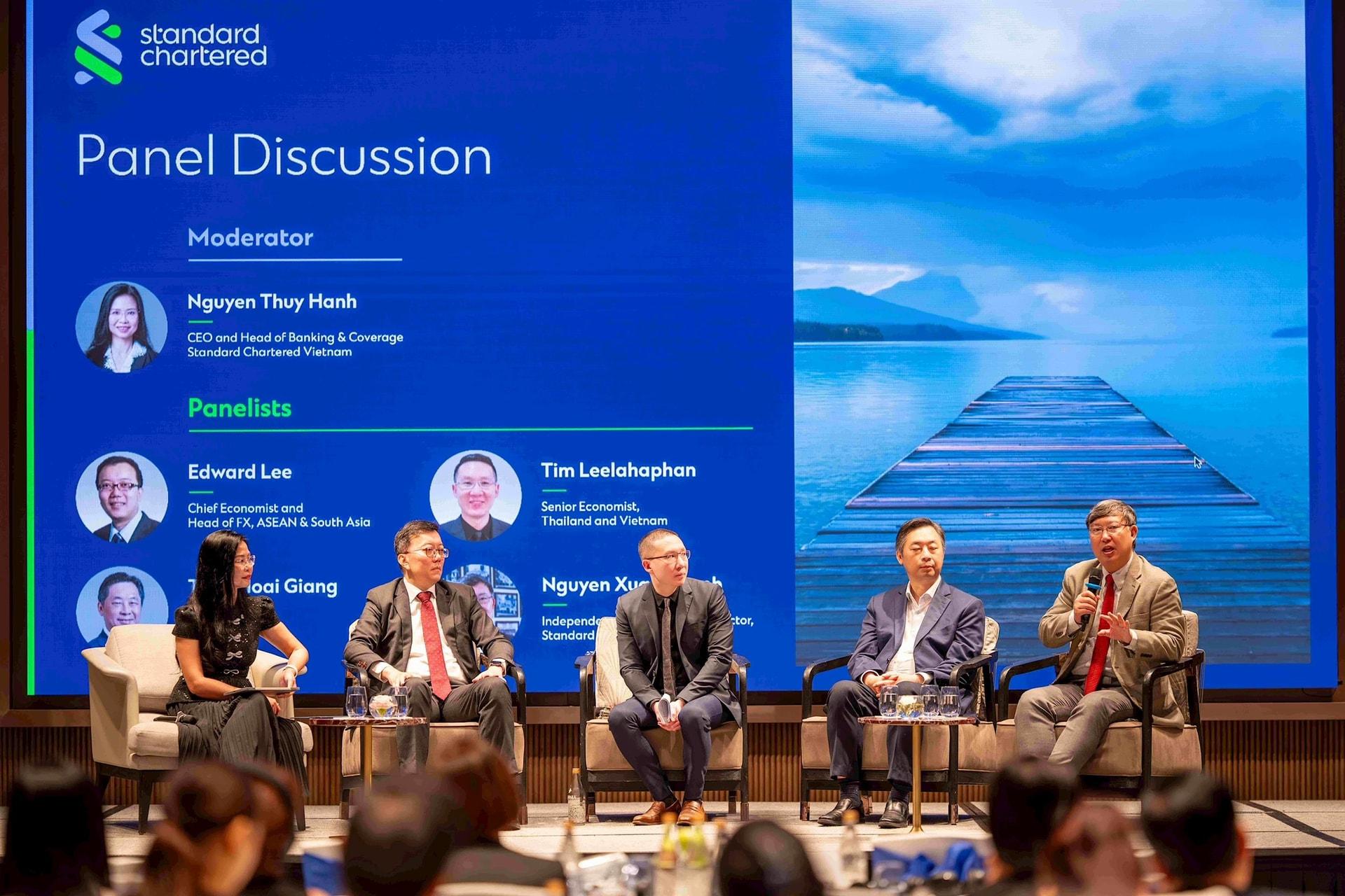 panel-discussion-on-global-and-vietnam-outlook-2026.jpg