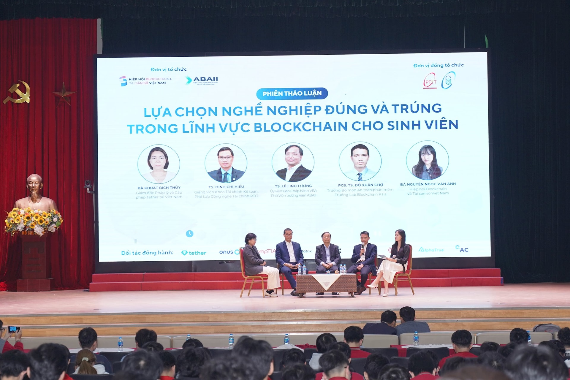 phien-thao-luan-lua-chon-nghe-nghiep-dung-va-trung-trong-linh-vuc-blockchain-cho-sinh-vien.jpg