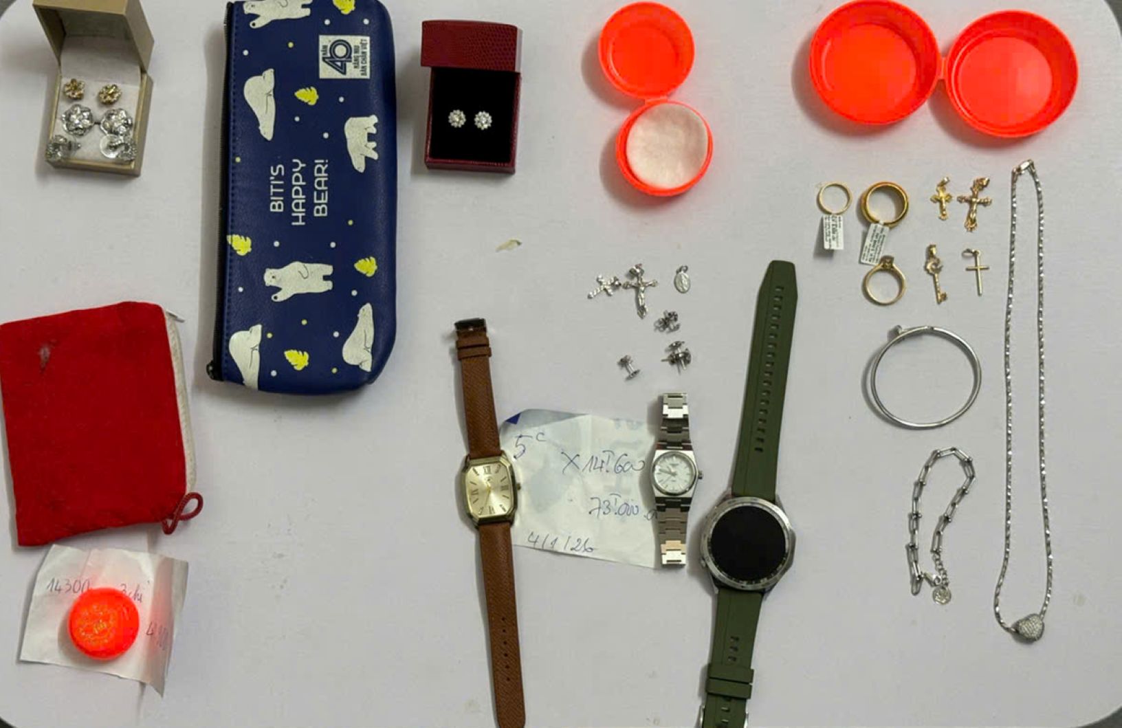 Tang vật vụ án. Ảnh: Vũ Tiến