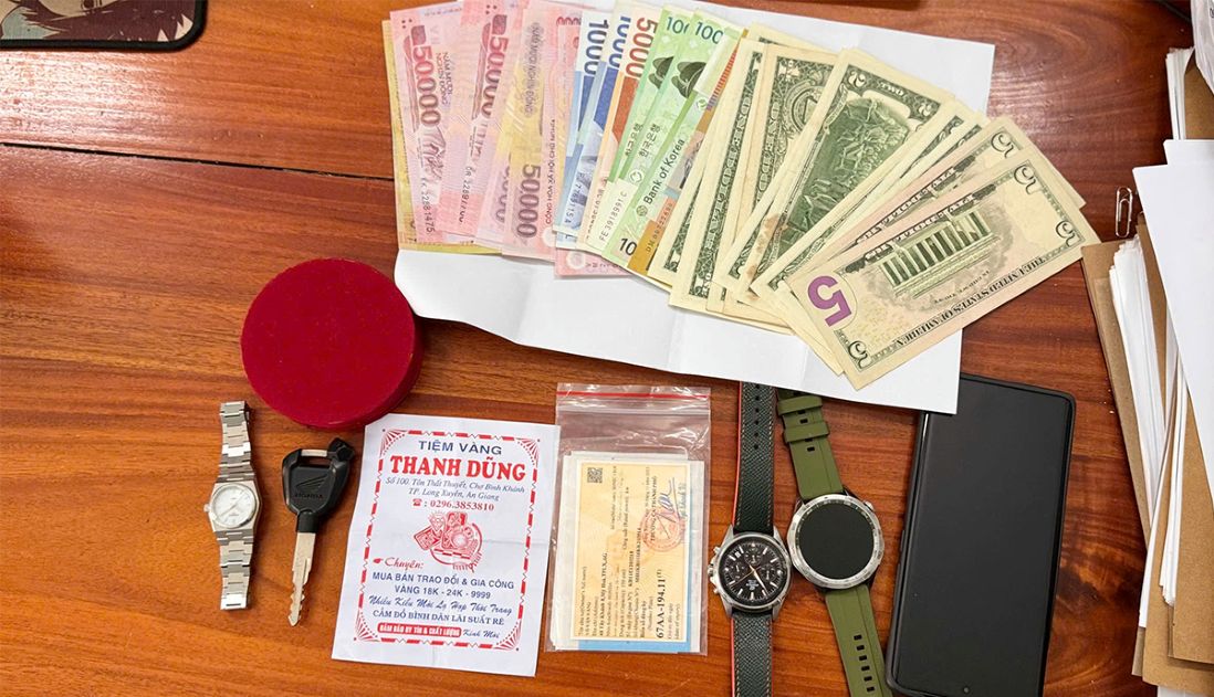 Tang vật vụ án. Ảnh: Vũ Tiến