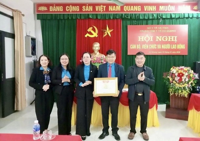Trao quà Tết cho đoàn viên, người lao động khó khăn tại xã Vũ Quang
