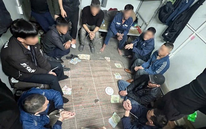 Khởi tố 11 đối tượng để điều tra về tội đánh bạc ở Quảng Ninh