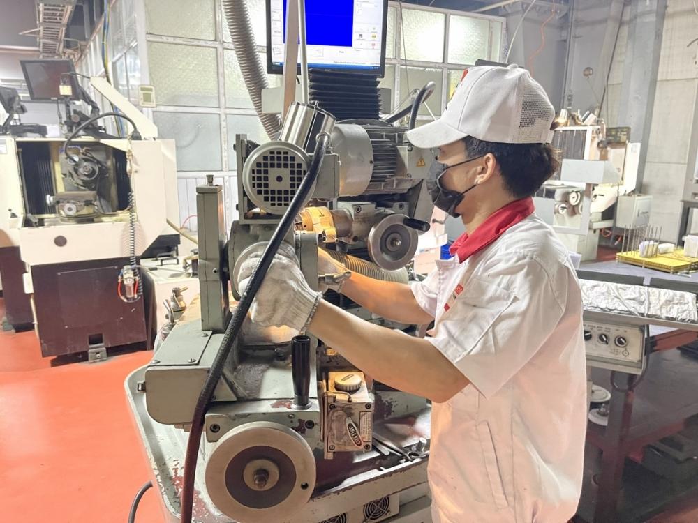 Doanh nghiệp cần một hệ thống pháp luật rõ ràng, dự đoán được và vận hành thống nhất. Doanh nghiệp cần một hệ thống pháp luật rõ ràng, dự đoán được và vận hành thống nhất.