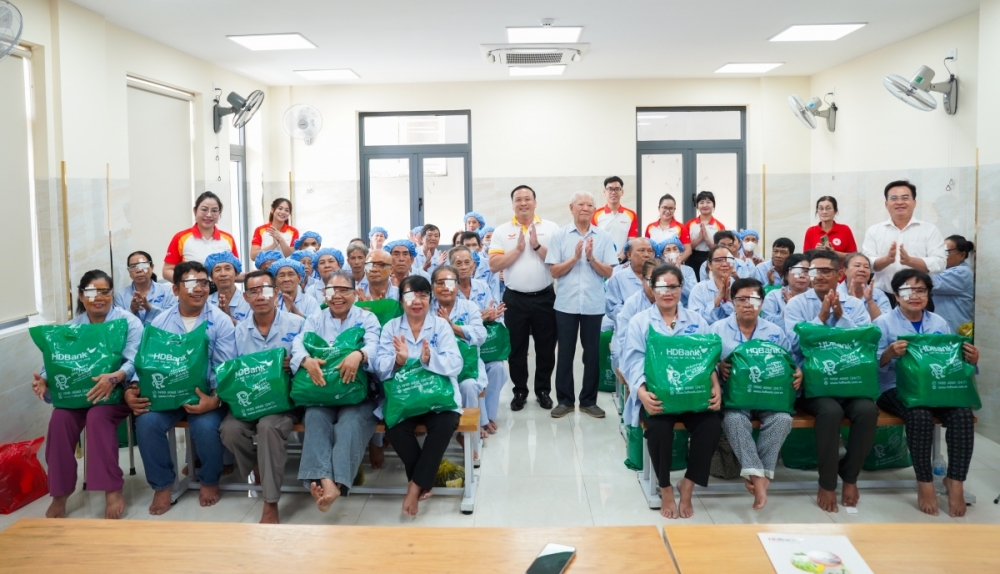 HDBank cùng hành trình 20 năm mang ánh sáng đến bệnh nhân có hoàn cảnh khó khăn